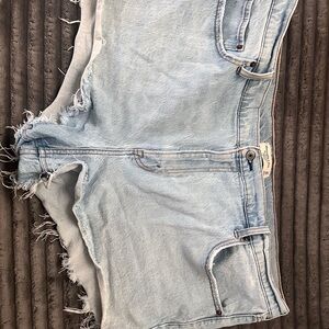 Abercrombie & Fitch The Mom Short High Rise 35/20